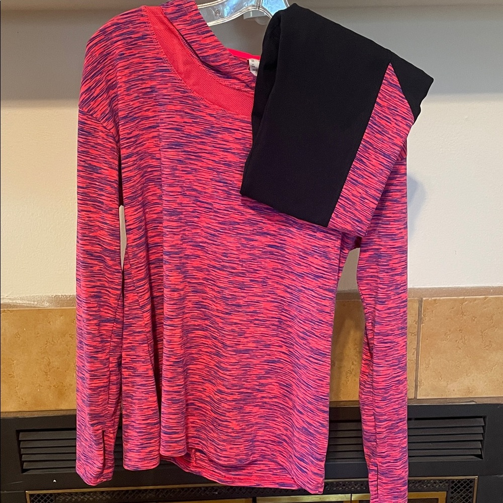 ⚫️⚫️ Marika Pink and Blue Workout Set Long sleeve Hooded Tee/Leggings (size M)